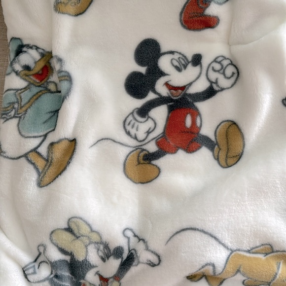 Disney Mickey and Friends Throw Blanket - NWT - Picture 4 of 6